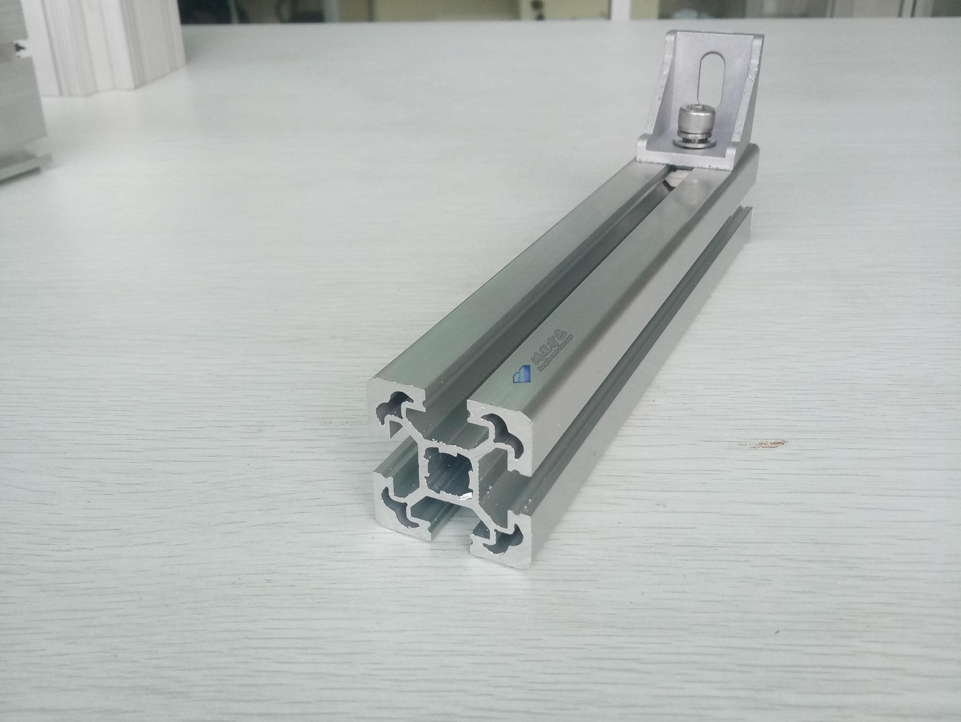 廠(chǎng)家定制4040歐標流水線(xiàn)鋁型材
