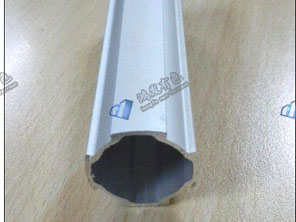 廠(chǎng)家生產(chǎn)鋁合金精益管標準尺寸28mm 壁厚1.7 十字線(xiàn)棒鋁型材